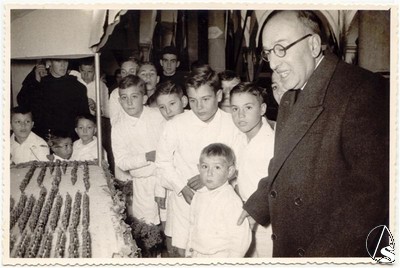  1957 Visita de los nios de San Juan de Dios a la Exposici n de soldaditos de plomo en el Cuarto Centenario