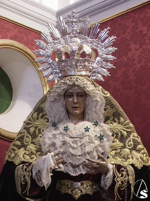 La Virgen de la Esperanza fue realizada en 1953 por José Moreno Alonso 