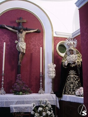 Capilla donde reciben culto las imagenes en la parroquia de Santiago 
