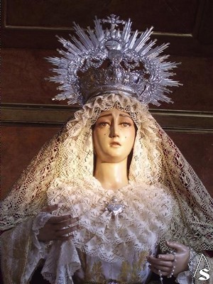 La Virgen de los Dolores acompaa bajo palio a su hijo en la jornada del Miercoles Santo 