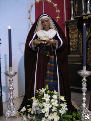 Fiel a la tradicin de Cuaresma la Virgen de la Esperanza se viste de hebrea 