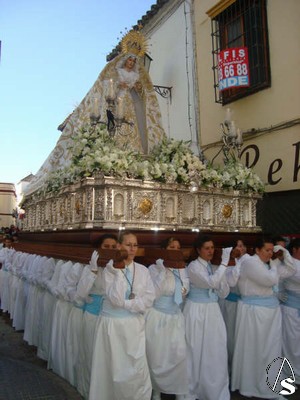 En la actualidad la hermandad sale en la maana del Domingo de Resurreccin 