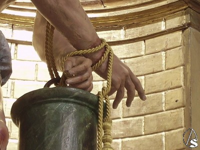 Detalle manos atado a la columna convento de Santa Ana 