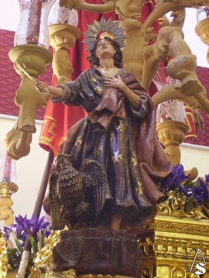 Uno de los evangelistas que figuran en las esquinas del primer paso