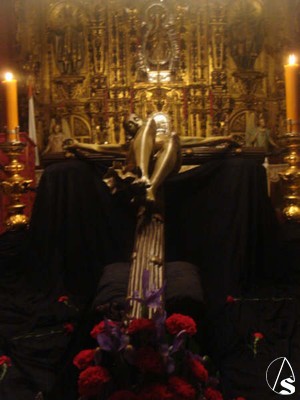 El crucificado expuesto en la parroquia de Sana Mara tras su restauracin 