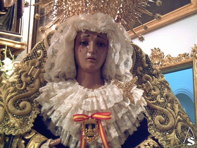 Bello rostro de la Virgen de los Dolores en su besamanos extraordinario tras la imposicin de la medalla de oro 