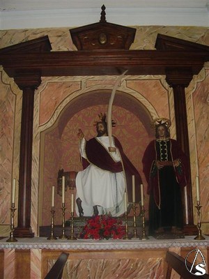 La imagen de la Borriquita tiene altar propio en la Ermita de Nuestra Seora de la Soledad, estando acompaada por la imagen de San Juan Evangelista, talla annima del S.XVII 