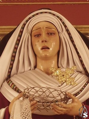 La Virgen del Dulce Nombre fue bendecida en un principio bajo la advocacin de los Dolores 