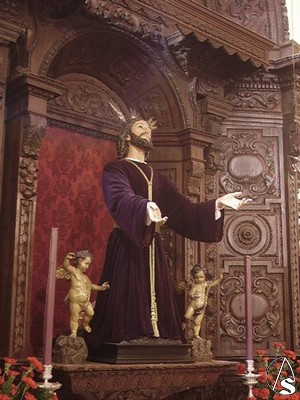 Altar junto al retablo mayor donde se encuentra la imagen de Jess de la Oracin