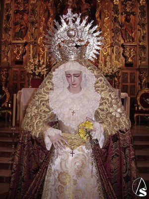 La Virgen de los Dolores es una imagen de tamao natural y autora desconocida 