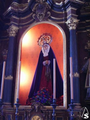 La Virgen de la Concepcin presidiendo el altar durante la restauracin del Cristo 