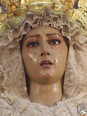 En 2001, Luis lvarez Duarte restaur a la Virgen, ms que una restauracin, el escultor transform el rostro de la imagen provocando una gran polmica