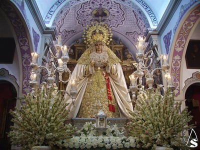 La Virgen de la Merced espera en la capilla de Roncesvalles a iniciar su gloriosa procesin para celebrar su festividad 