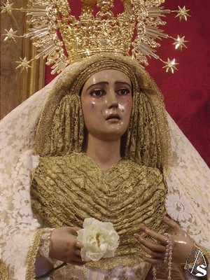 La Virgen de la Amargura es una imagen tallada y policromada realizada por Manuel Pineda Calderón en 1959 