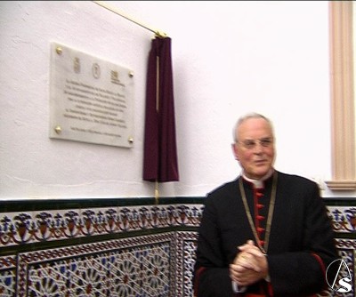  El Cardenal Arzobispo de Sevilla descubri la placa conmemorativa.
