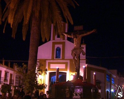 Cristo de la Salud, con la Capilla de la Aurora al fondo