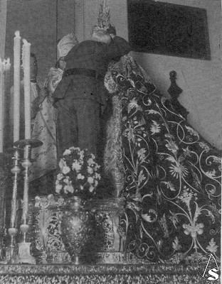  La Virgen del Refugio luce el manto azul el da de su bendicin e imposicin de la corona. Enero 1939 