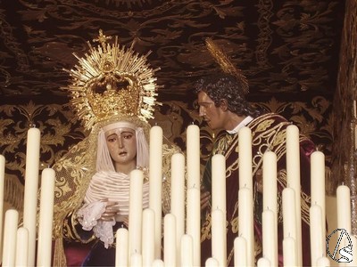 Acompaa a la Virgen en su paso la imagen del discpulo amado 