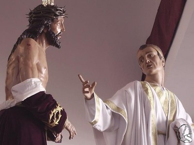 Jesús es presentado al pueblo por Pilatos, ambas imágenes de Fernando Castejón 