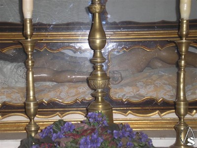 Urna con el Cristo Yacente, imagen de autor anónimo del siglo XVI 