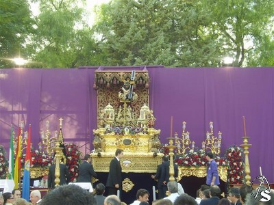Altar instalado por la hermandad para la imposicin de la medalla de la ciudad a Jess Nazareno 
