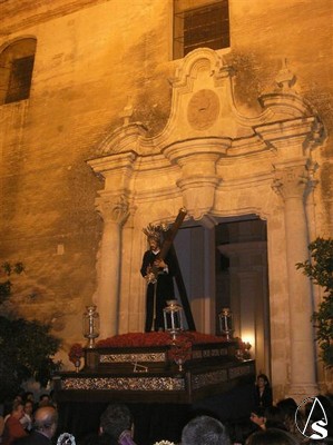 Salida del templo de la imagen de Jess en la procesin extraordinaria con motivo del 25 aniversario de la refundacin de la cofrada 
