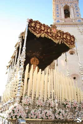 ... y paso de palio de la Virgen de los Dolores 