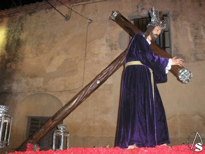 El paso de Jesús Nazareno representa el momento en el que Cristo carga con la cruz camino del Gólgota 