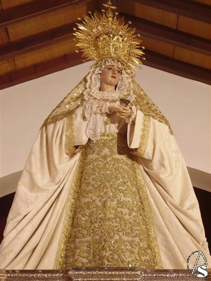 La Virgen de la Soledad es una imagen de candelero tamaño natural realizada en siglo XVII y atribuida a Luisa Roldán, la Roldana 