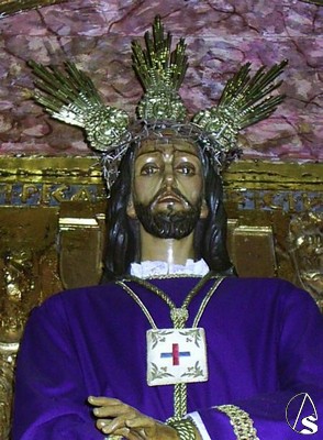  La devocin a Jess Cautivo en Cazalla de la Sierra empieza en el siglo XIX cuando los cofrades del pueblo rendan culto a un Cristo maniatado que se encontraba en un retablo de la parroquia mayor de Consolacin