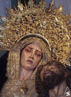 Ambas imgenes son obra del escultor sevillano Dub de Luque, la Virgen fue realizada en 1991 y el Cristo en 1995