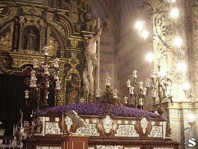 El paso del Cristo del Perdón preparado para participar en el Santo Entierro Grande de Utrera de 2007