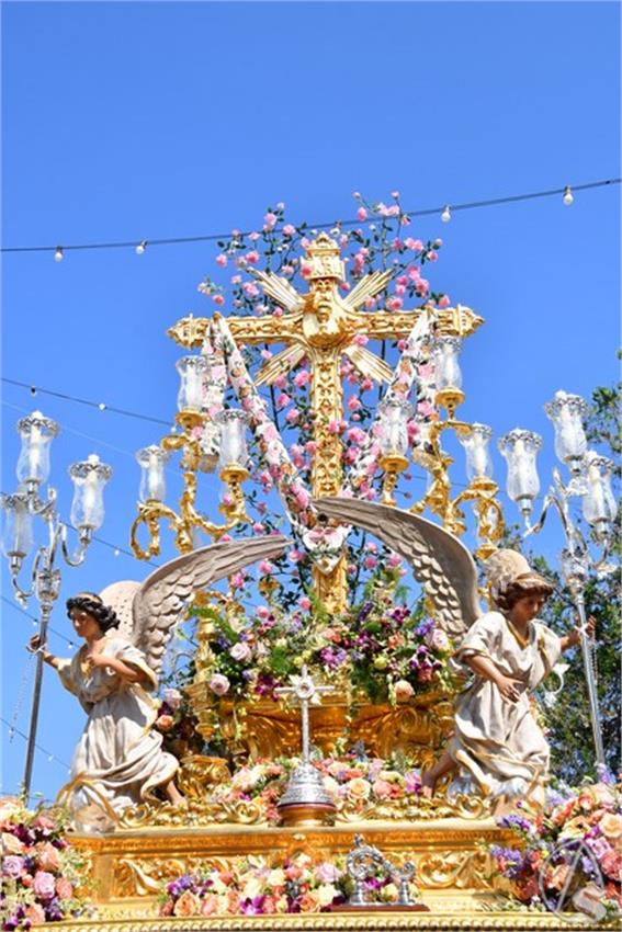 Cruz_de_Arriba_y_Virgen_del_Rosario._2026_Aznalcollar._180_Copiar.JPG