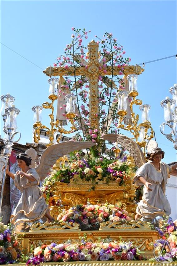 Cruz_de_Arriba_y_Virgen_del_Rosario._2026_Aznalcollar._201_Copiar.JPG