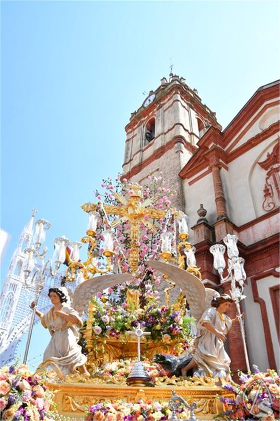 Cruz_de_Arriba_y_Virgen_del_Rosario._2026_Aznalcollar._360_Copiar.JPG