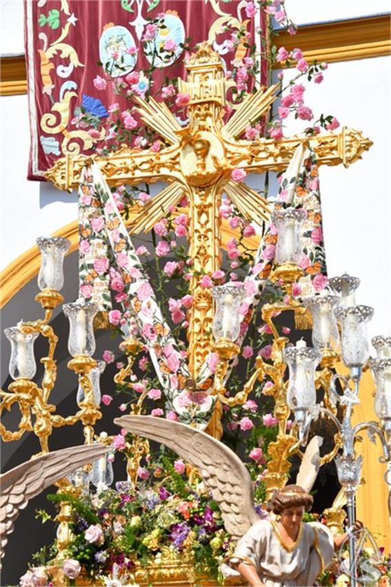Cruz_de_Arriba_y_Virgen_del_Rosario._2026_Aznalcollar._36_Copiar.JPG