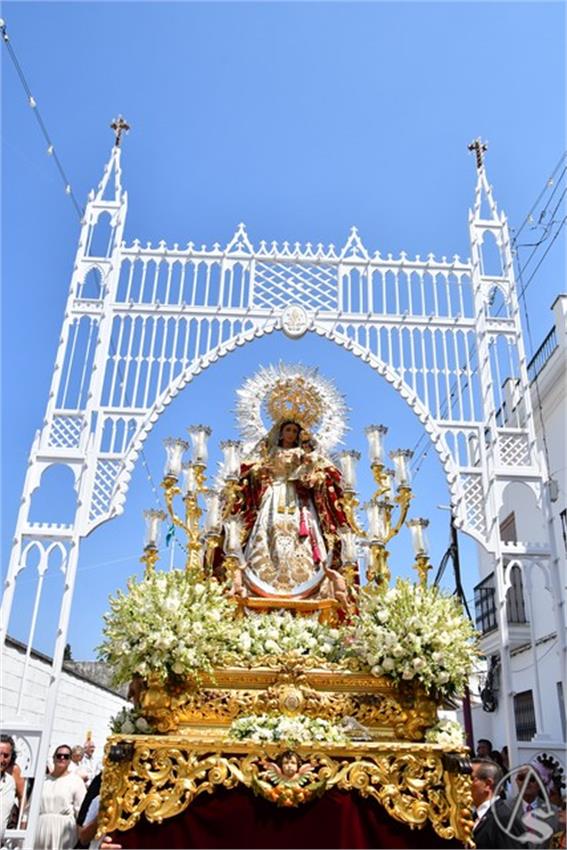 Cruz_de_Arriba_y_Virgen_del_Rosario._2026_Aznalcollar._402_Copiar.JPG