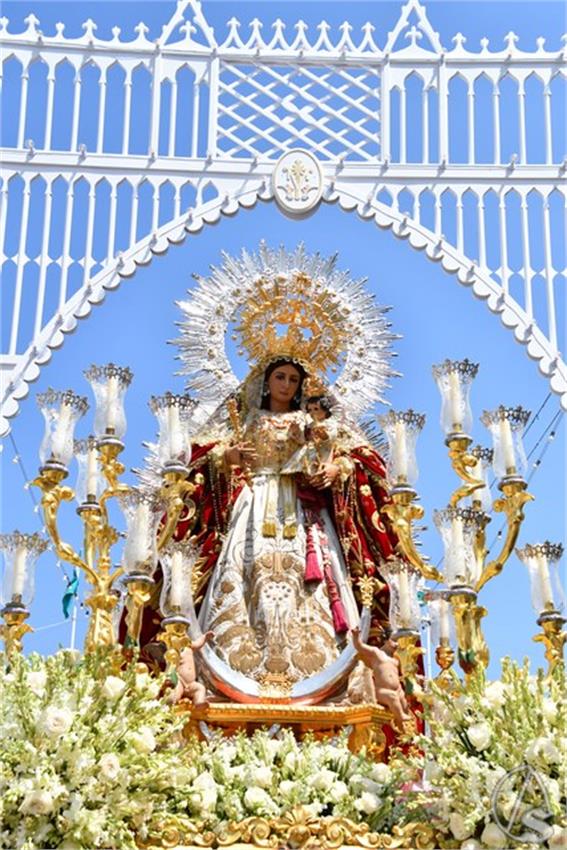 Cruz_de_Arriba_y_Virgen_del_Rosario._2026_Aznalcollar._404_Copiar.JPG