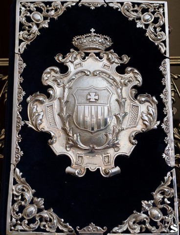 escudo mercedes real