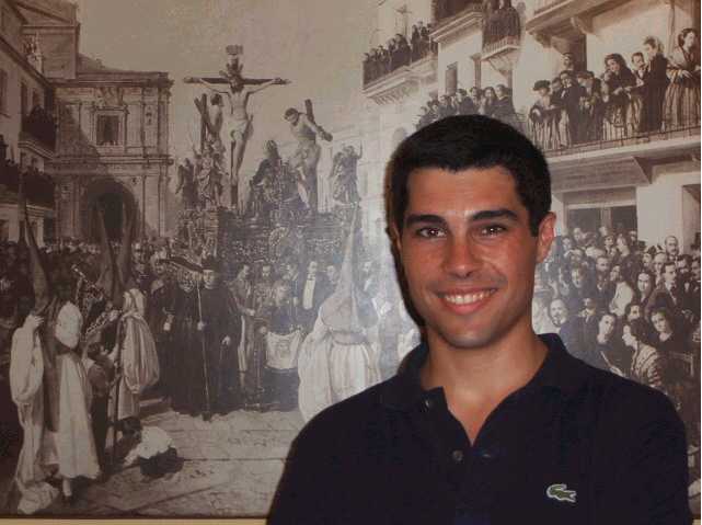  Jos A. Rodrguez frente a un grabado del misterio de Montserrat