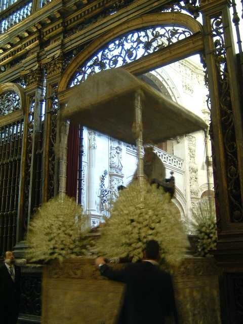  La Virgen entrando en su Capilla Real