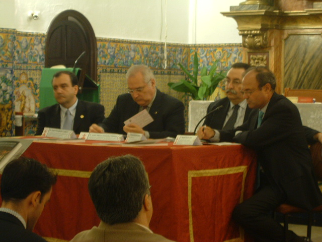  Mesa presidencial del acto