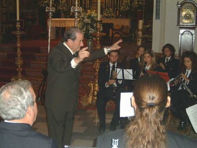  Pedro Morales dirigiendo su marcha 
