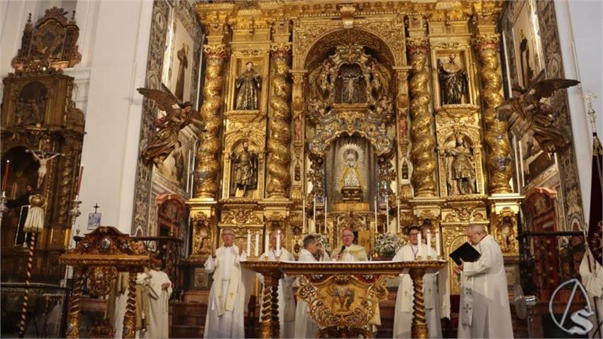 El-arzobispo-bendice-la-restauracion-del-retablo-de-la-iglesia-de-los-Terceros-7-1-scaled-796x448