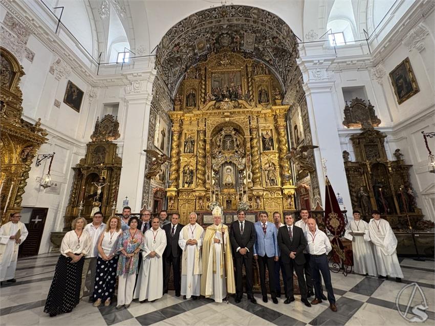 El-arzobispo-bendice-la-restauracion-del-retablo-de-la-iglesia-de-los-Terceros-7-1270x952