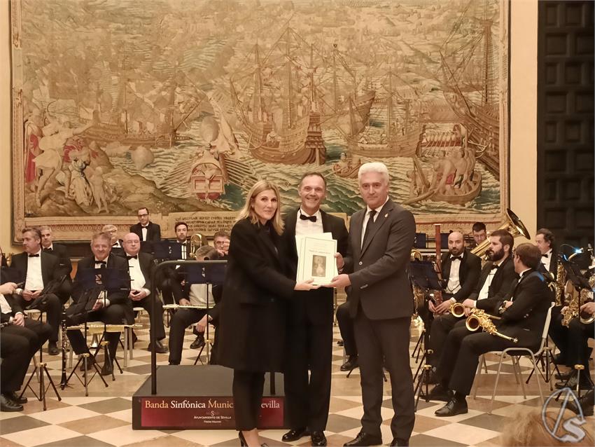 Entrega_partitura_Pasan_Campanilleros_a_Hdad_Santiago_Castilleja__1_