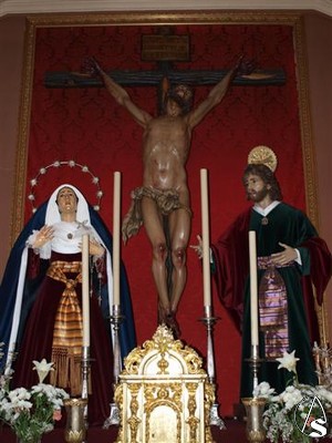 Altar de los titulares en la parroquia de la Inmaculada 