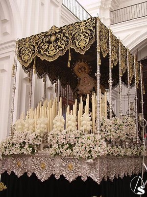 Completo paso de palio de la Santsima Virgen de los Dolores 