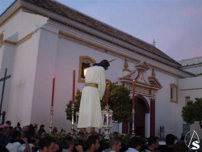Traslado del Nazareno tras los cultos en la parroquia 