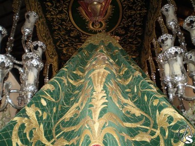 Manto verde de la Virgen de la Sangre